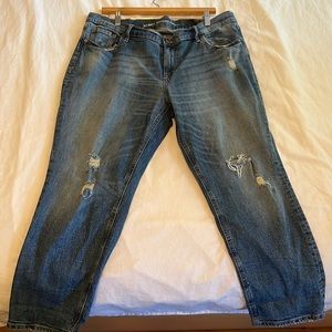 OLD NAVY BOYFRIEND DISTRESSED DENIM